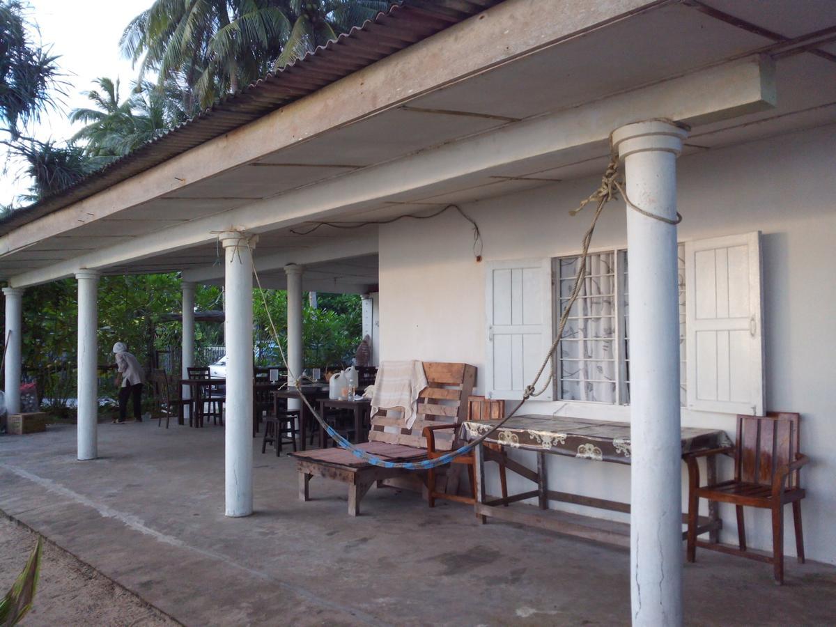 Pandan Beach Homestay Kampong Pandan Buitenkant foto
